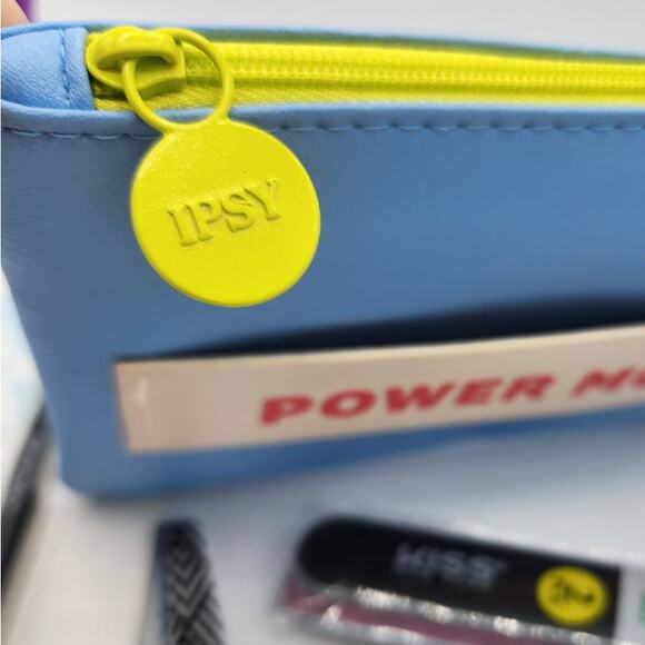 NEW Ipsy Power Moves Cosmetic Pouch Zip Bag, Nail Clipper, Files, Cuticle Lotion - Picture 6 of 6